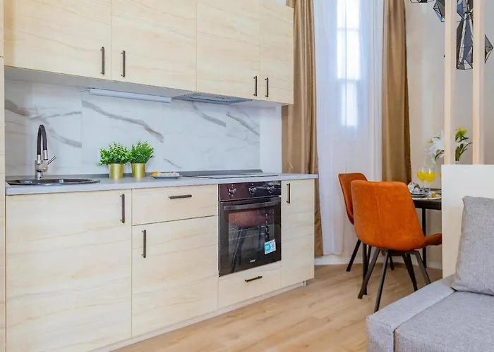 1br - Chill With Ac - Quiet Near Ruin Bars *