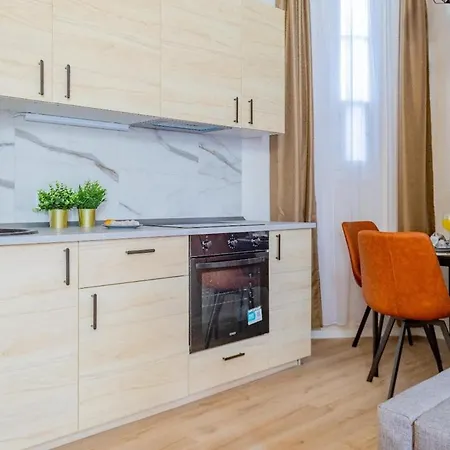 1br - Chill With Ac - Quiet Near Ruin Bars *