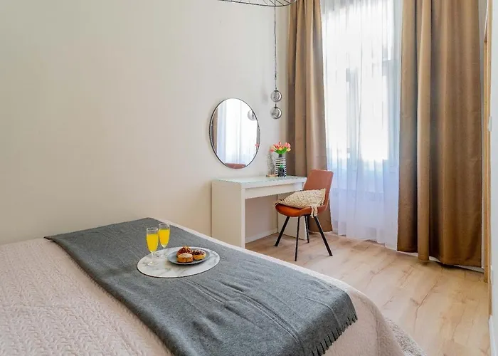 1br - Chill With Ac - Quiet Near Ruin Bars *