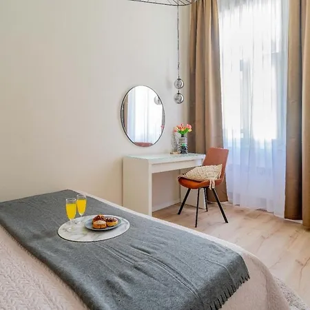 1br - Chill With Ac - Quiet Near Ruin Bars *